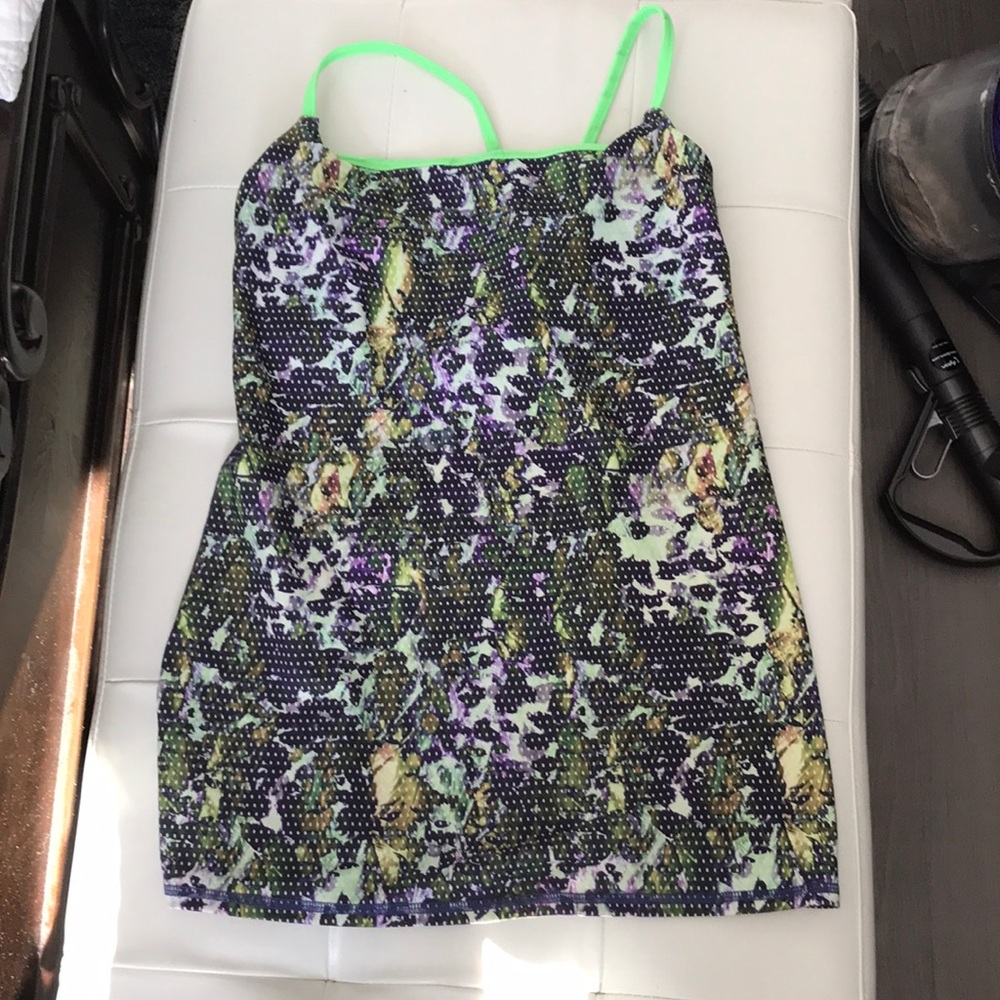 Never worn lulu size 8 top